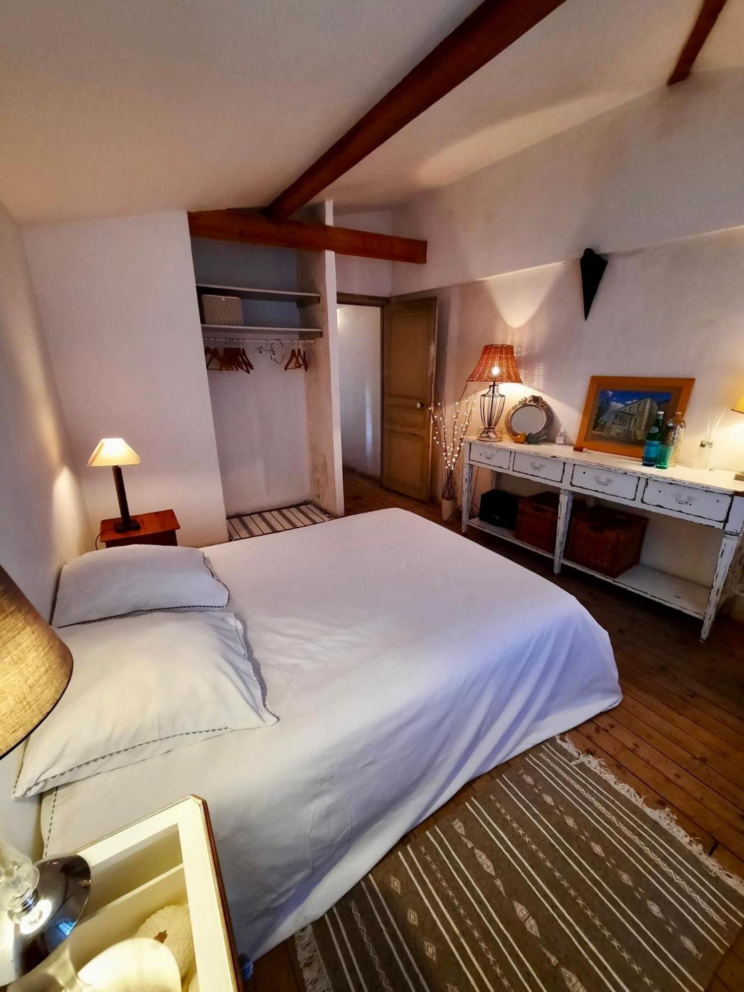 Bed and Breakfast Pierres Et Jardins Санлис Экстерьер фото