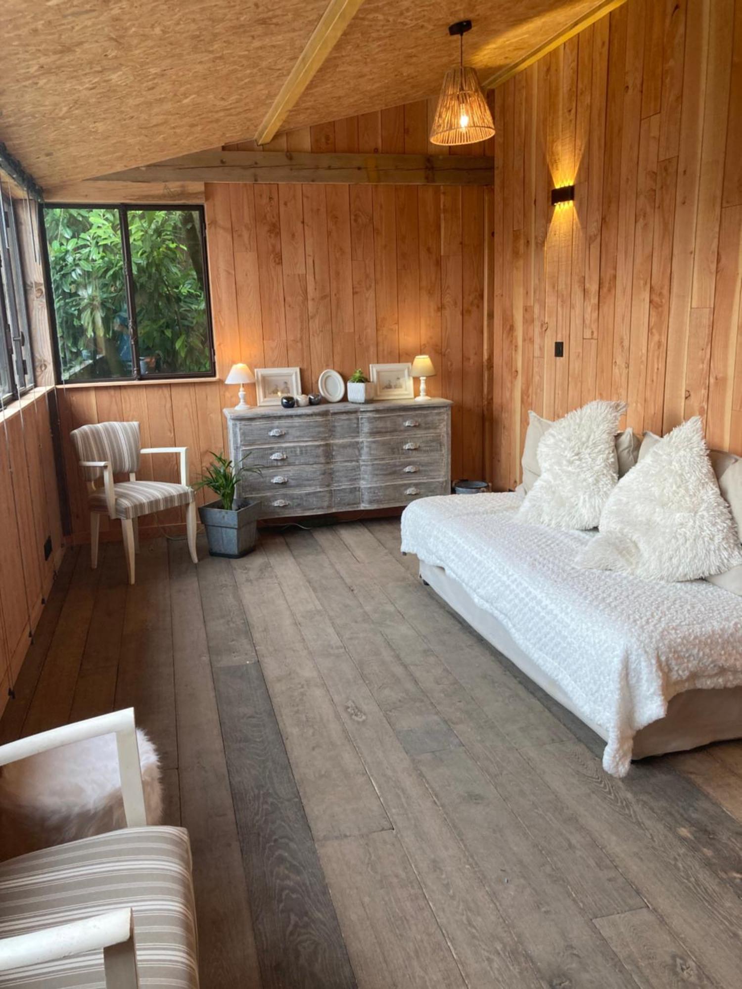 Bed and Breakfast Pierres Et Jardins Санлис Экстерьер фото