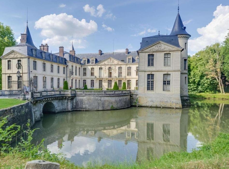 Bed and Breakfast Pierres Et Jardins Санлис Экстерьер фото