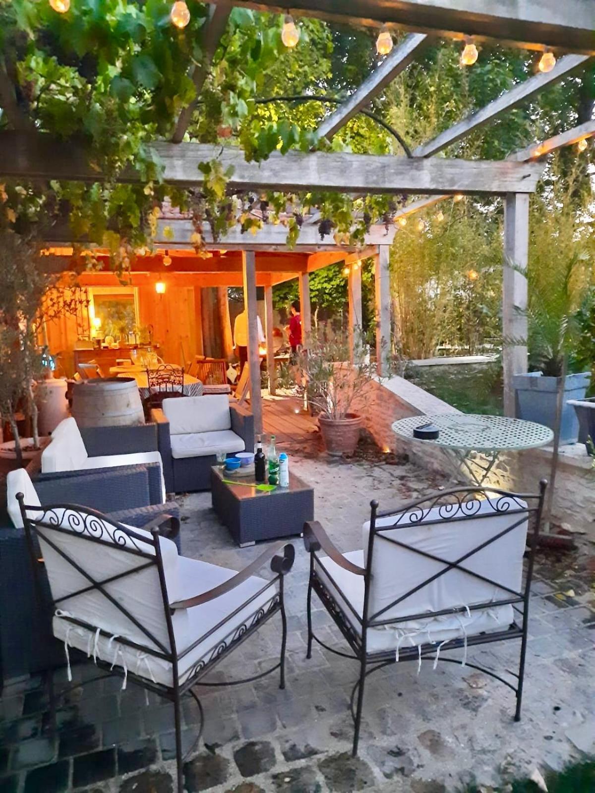 Bed and Breakfast Pierres Et Jardins Санлис Экстерьер фото